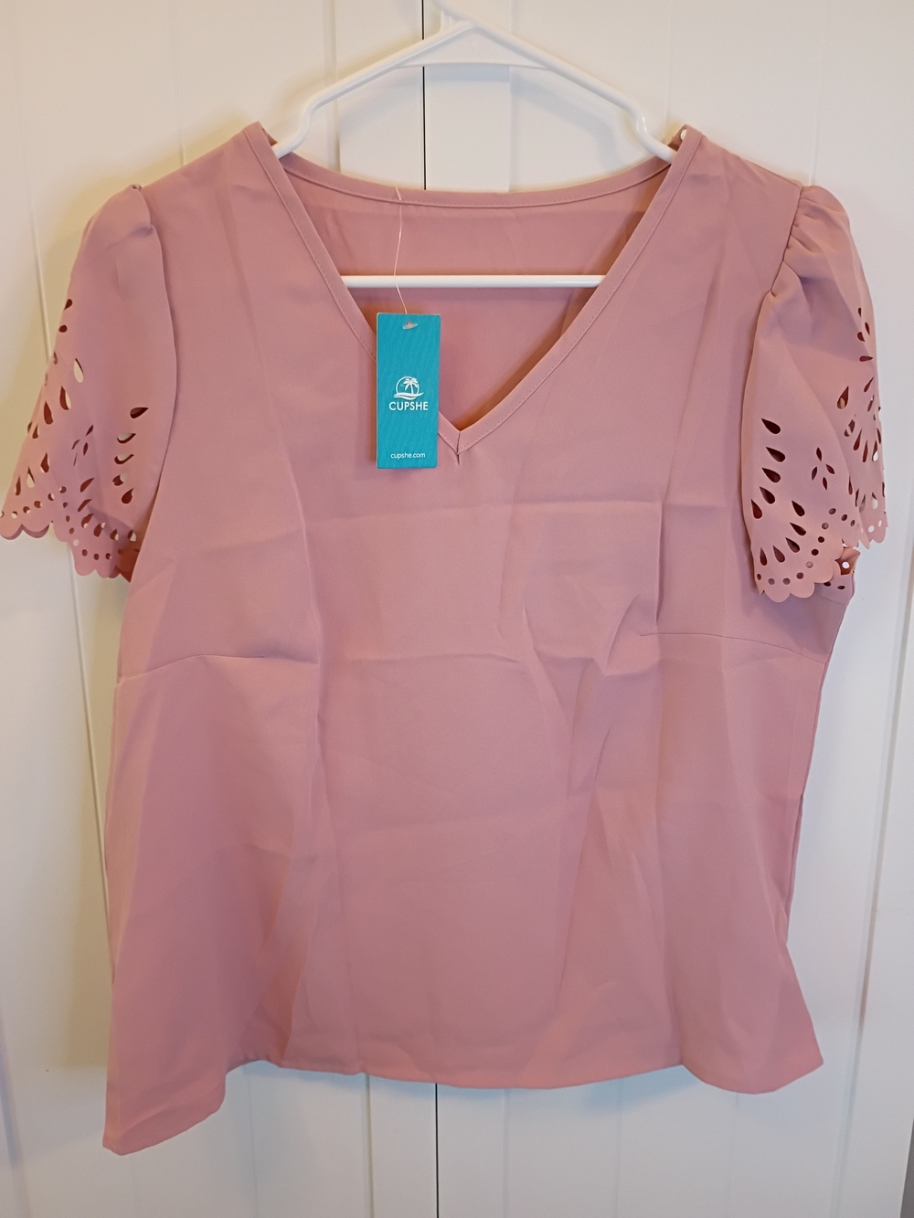 Cupshe Dusty Pink V-Neck Top with Laser-Cut Short Sleeves
